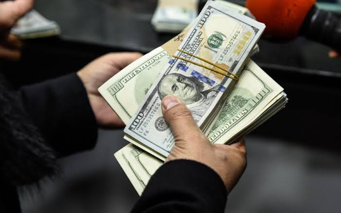 تحويلات المصريين بالخارج تقفز لـ 29.4 مليار دولار خلال 10 أشهر - بوابة السهم